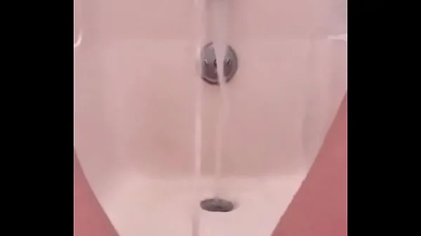 En iyi 18 yo pissing fountain in the bath klip Klipler