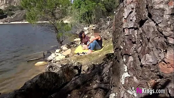 최고의 VOYEUR FUCK: Filming an amateur couple outdoors 클립 클립