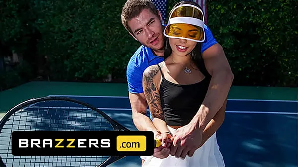 Nejlepší Xander Corvus) Massages (Gina Valentinas) Foot To Ease Her Pain They End Up Fucking - Brazzers klipy Klipy
