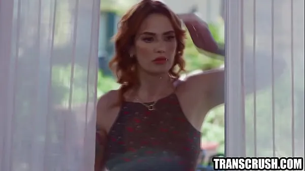 Лучшие Рыжая домохозяйка встретила соседа-трансгендера клипы Клипы