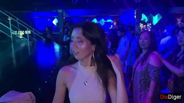 Mejores Chica cachonda aceptó tener sexo en una discoteca en el baño clips Clips