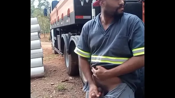 Bästa Worker Masturbating on Construction Site Hidden Behind the Company Truck klippen Klipp