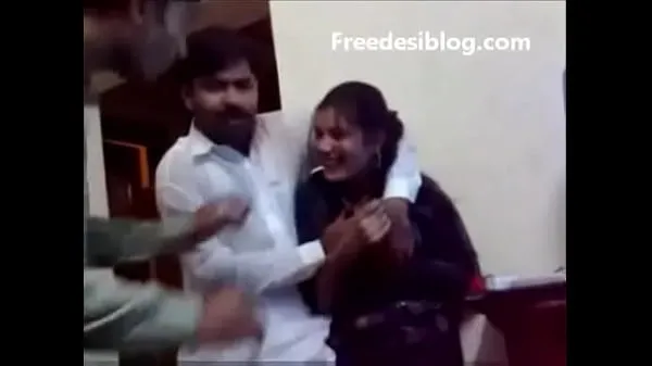 Bedste Pakistani Desi girl and boy enjoy in hostel room klip klip